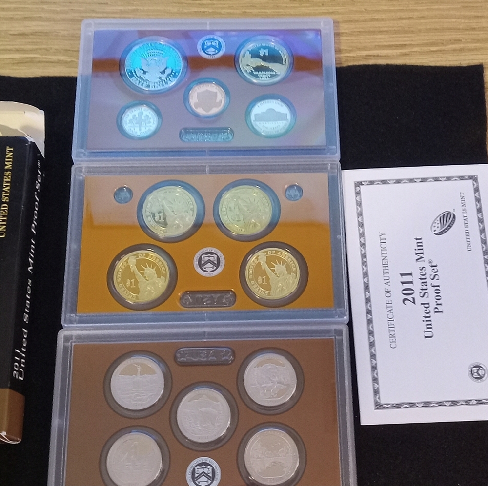 2011 United States Mint Proof Set - Black & Gold Box - Picture 6 of 7